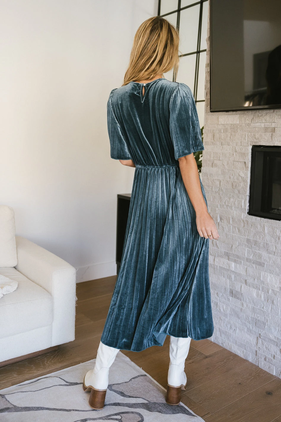 Evie Velvet Midi Dress In Teal - Image 4
