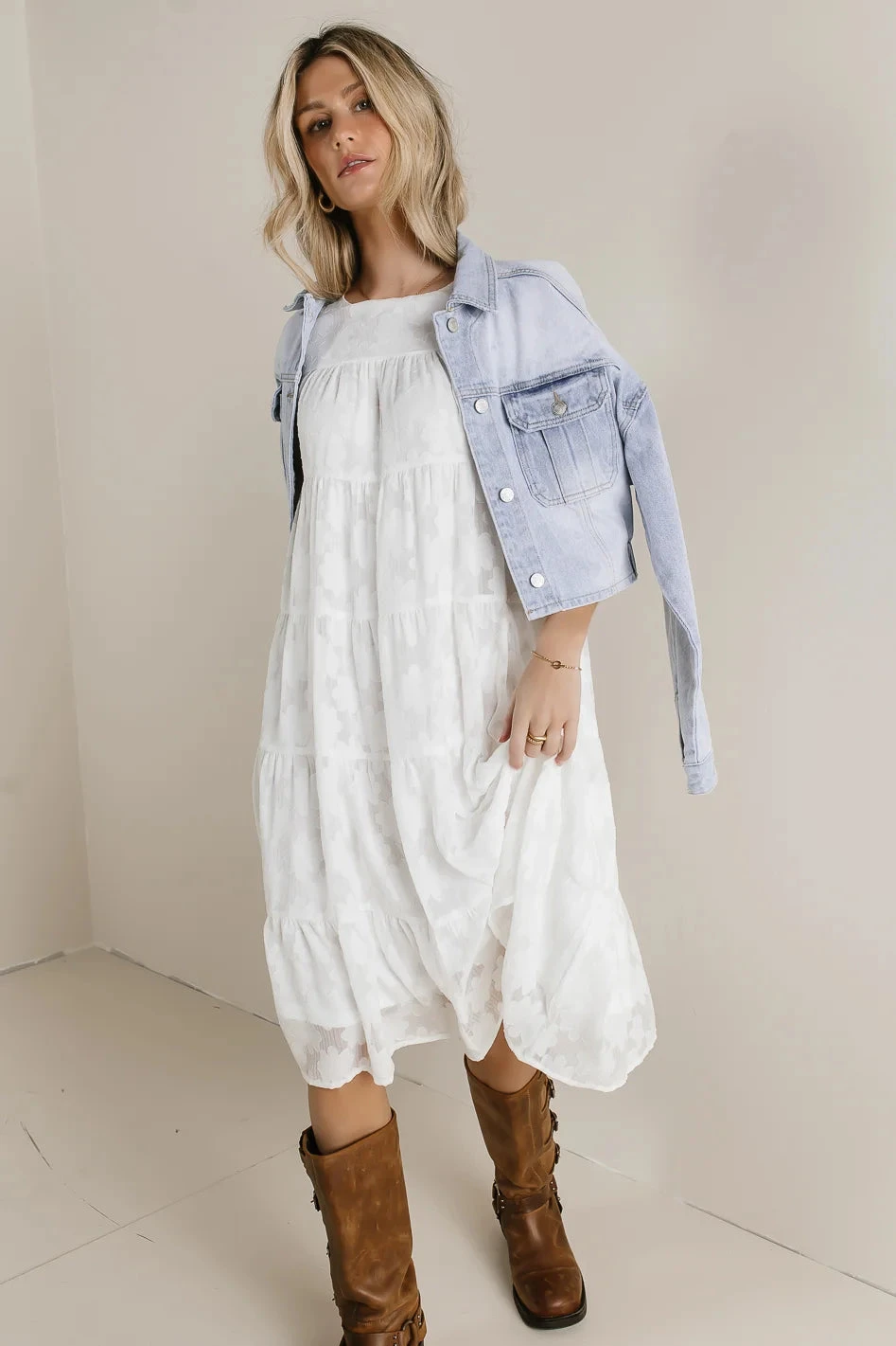 Karli Tiered Midi Dress In White - Image 4