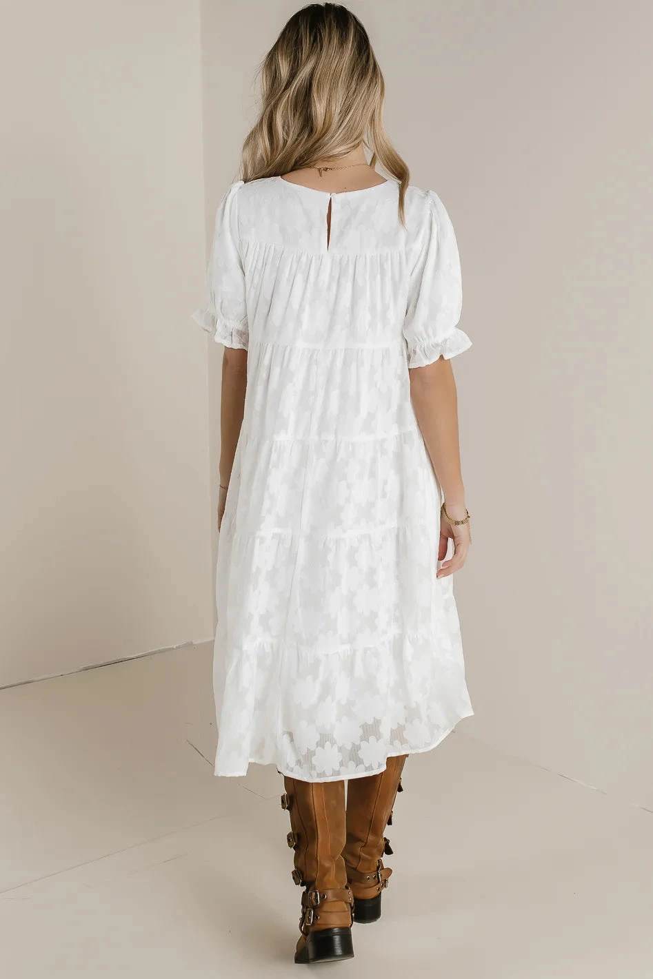Karli Tiered Midi Dress In White - Image 5